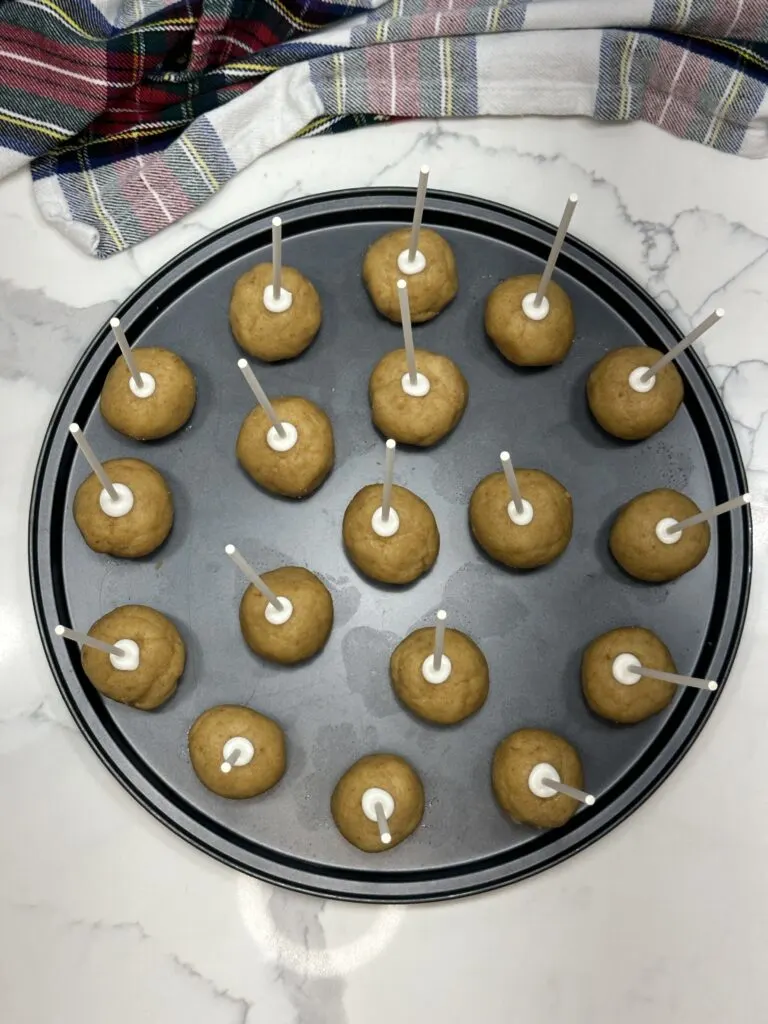 Image of several cake pops with lollipop sticks sticking out of them.