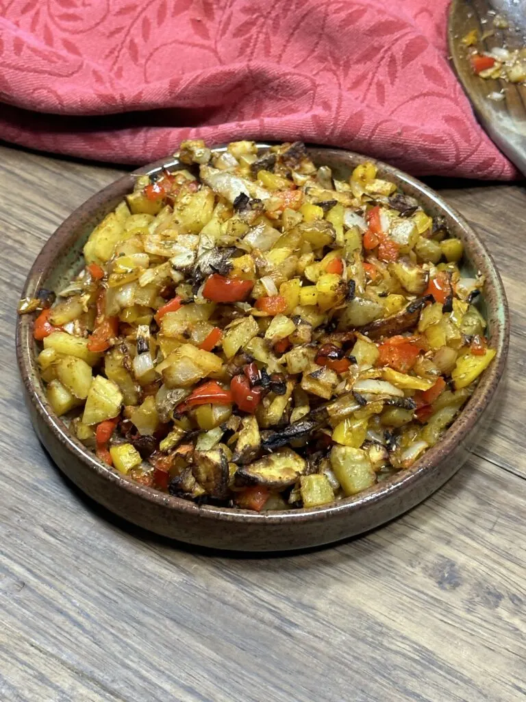 air fryer breakfast potatoes with onions and peppers on a plate